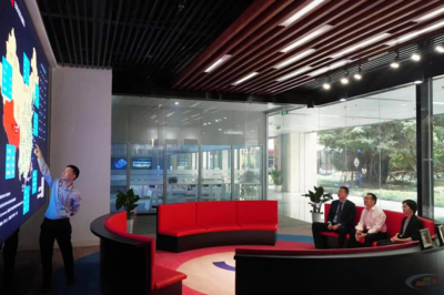 成都中建材光電材料潘錦功一行到訪中國水泥網(wǎng)